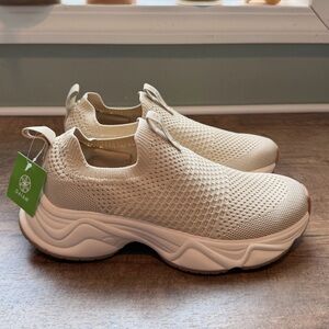 NWOB GAIAM Women's Slip On Jogger Knit Sneakers Beige Lightweight Breathable 7